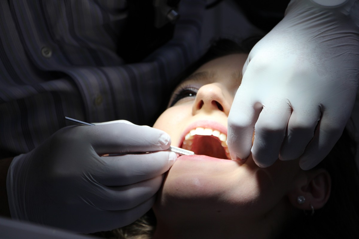 You are currently viewing Quels sont les domaines de compétence d’un dentiste ?