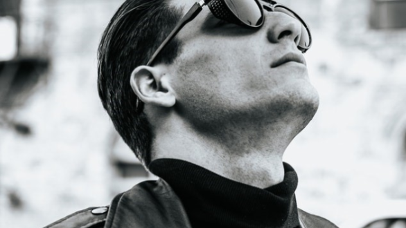 Le col roulé : la tendance masculine