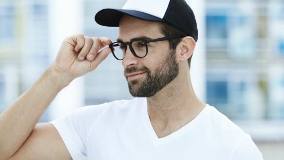 Casquette, barbe de quelques jours… : quel look pour la rentrée ?