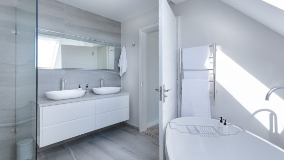 Salle de bain : simple ou double vasque ?