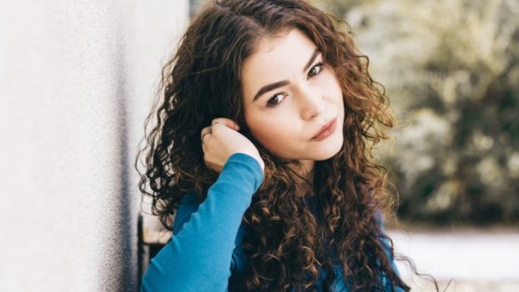 8 erreurs à éviter quand on a les cheveux bouclés