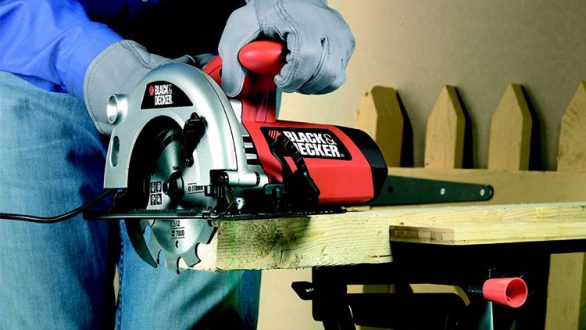 Bricolage : notre avis sur la scie circulaire Black+Decker