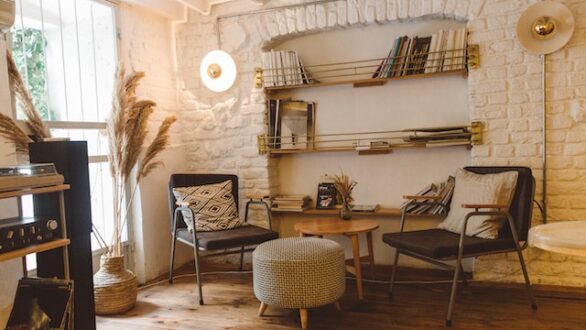 L’étagère murale suspendue : L’accessoire indispensable d’un intérieur minimaliste