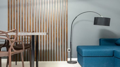 Comment utiliser un lampadaire pour créer une ambiance chaleureuse ?