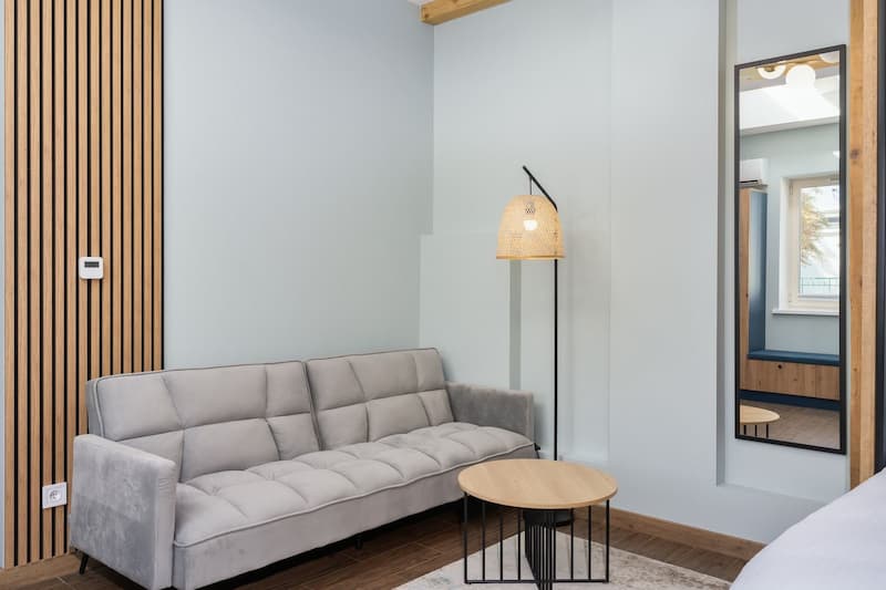 Un lampadaire design en rotin